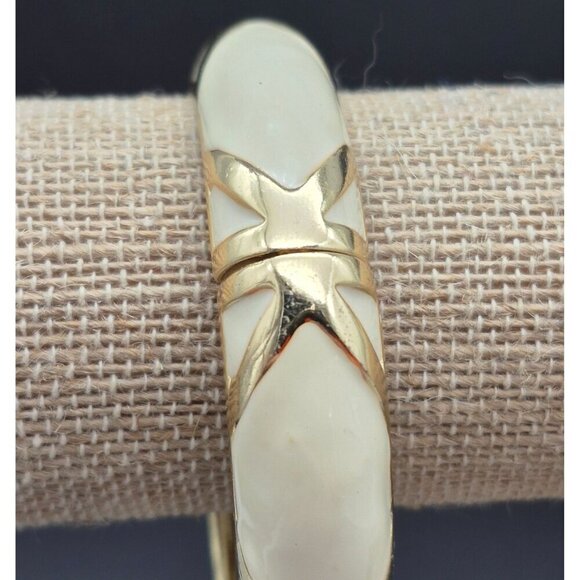 Stylish Cream Enamel & Gold Tone Hinged Bangle Bracelet Criss Cross Design MINT - Picture 3 of 6